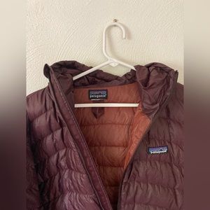 Women’s Patagonia Hooded Down Sweater. Good condition, w/o tags! Burgundy color.